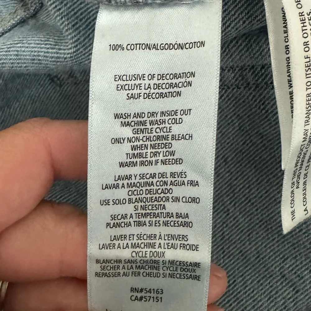 NWT-Calvin Klein, 90s fit, wide leg jeans. Size 29. - Picture 2 of 4